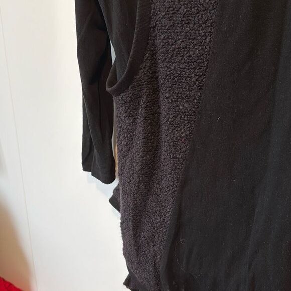 Panitti black, long-sleeved top with an asymmetrical hem and textured detailing - Picture 9 of 12